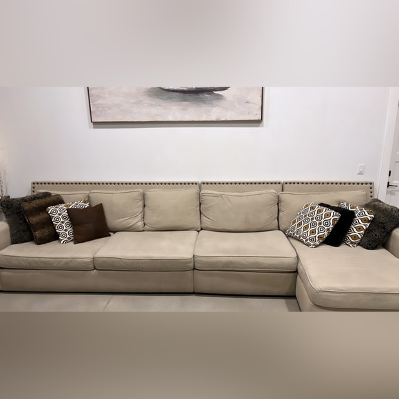 Couch - Picture 1 of 1